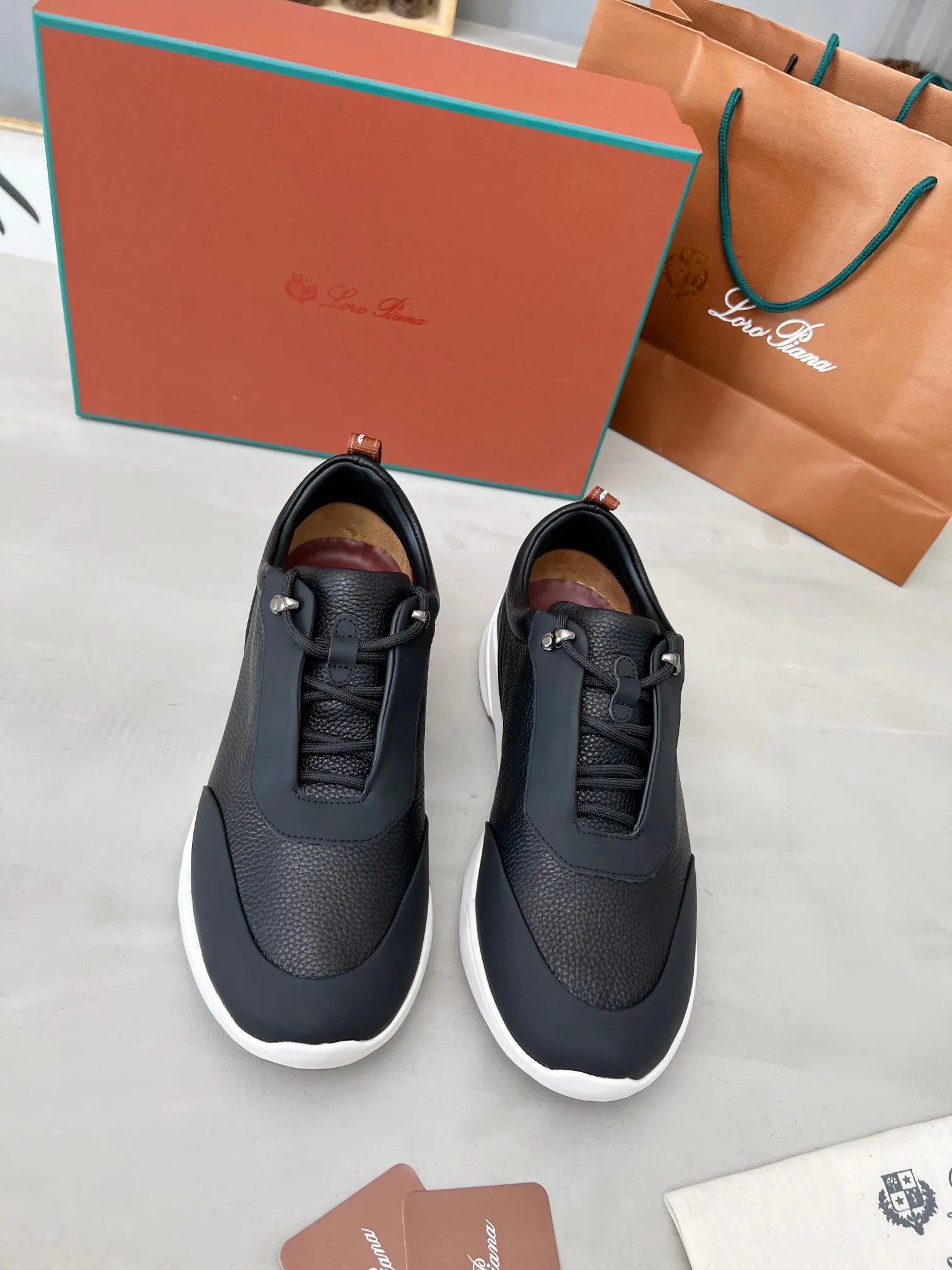 Men's shoes 💰660 🧚‍♂️Loro Piana*👉Top genuine grade👉Buy the original 1:1 copy💯💯💯 Founded the existing Loro Piana company on April 24, 1924. It is now the sixth generation of family business, providing top-quality products to customers who are discerning about taste and quality. ❤️ Imported silk calfskin and South Korean natural cowhide. The interior is made of imported A-grade water-dyed cowhide. 💯💯💯 Original molded base. 💯Authentic packaging code number: 39-46